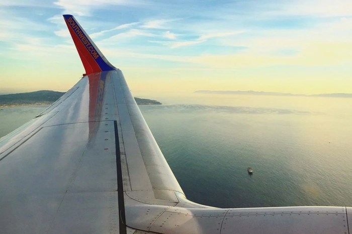 Travel blogs sharing cheap flight hacks and deals