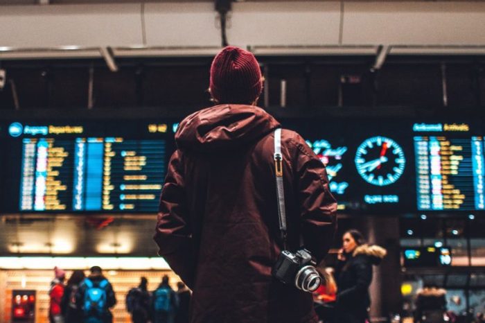 Travel blogs sharing cheap flight hacks and deals